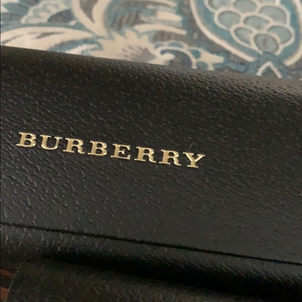 Burberry - Picture 3 of 6